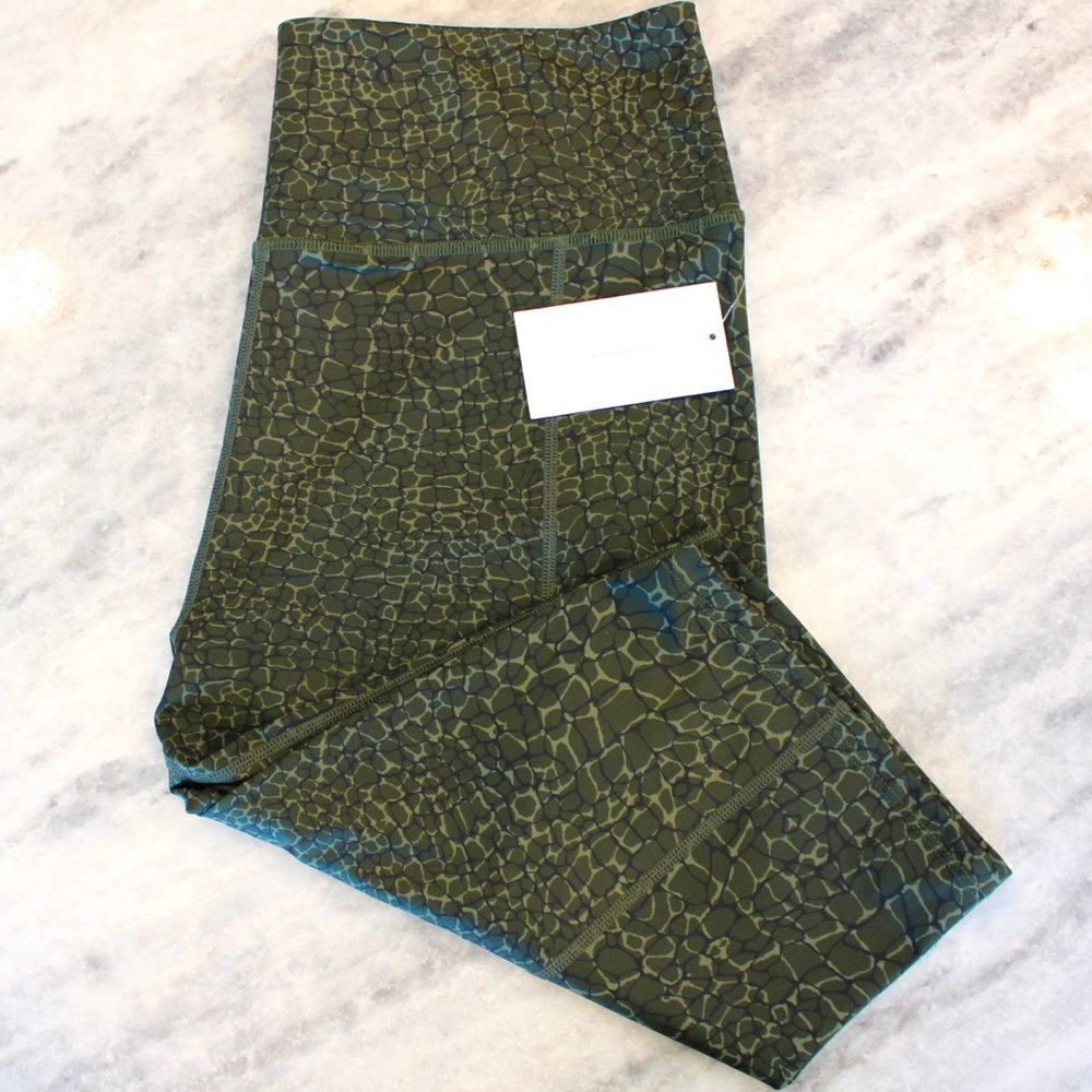 H by Halston Capri Leggings